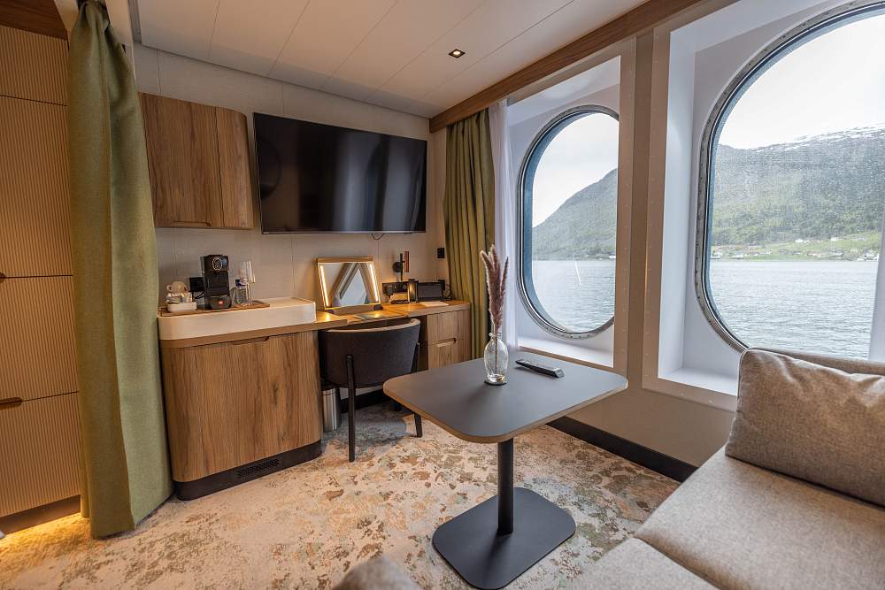 Двухместная каюта с окном (D4, M4) (SH Diana) рис.2