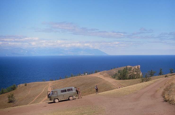Перемещение на УАЗиках по Ольхону