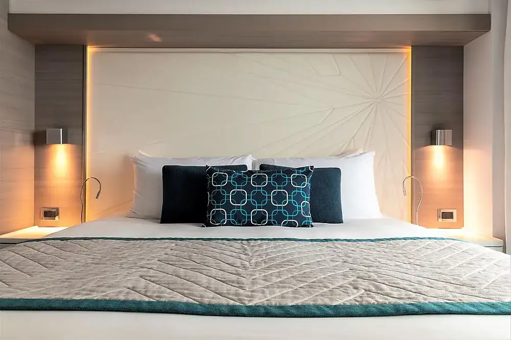 Люкс «Привиледж» (6 палуба) (PRIVILÈGE SUITE) (Le lyrial) рис.1