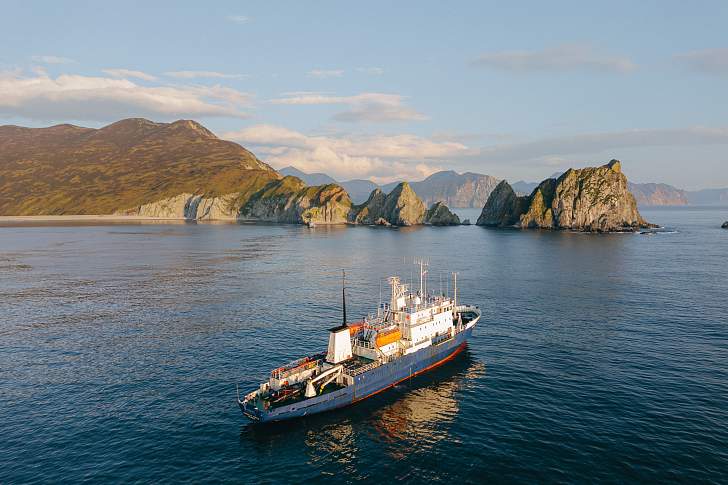 Экспедиционный круиз по Камчатке, Командорским островам и Чукотке «Сокровища Дальнего Востока» на судне «Профессор Хромов»