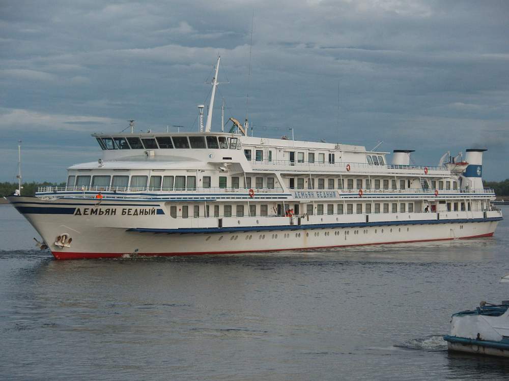 Экспедиционное судно «Демьян Бедный» рис.1