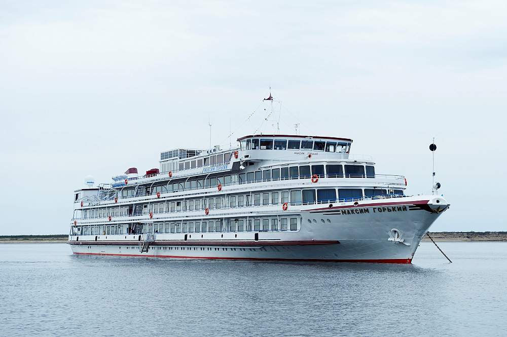 Теплоход «Максим Горький» рис.1