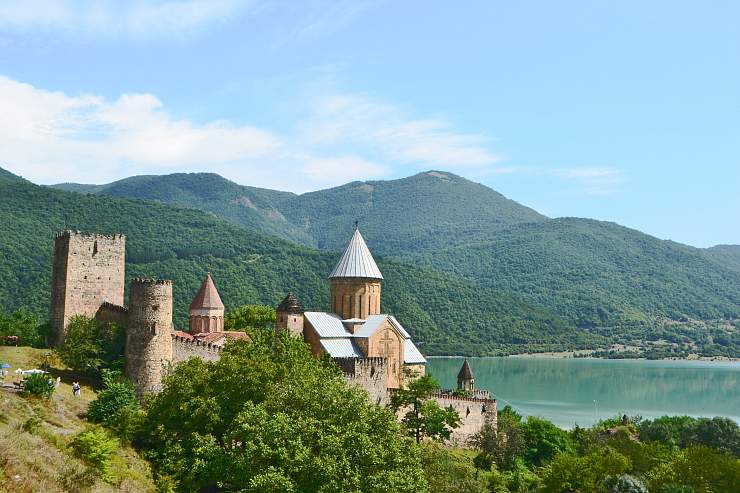 Ананури