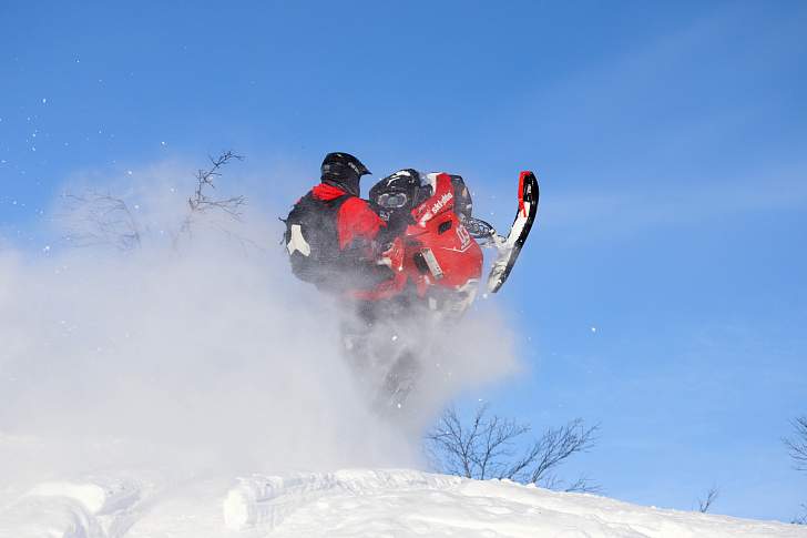 Тур на снегоходах на Кольском полуострове «Снежное приключение в Хибинах. Двухуровневая школа катания на горных снегоходах»