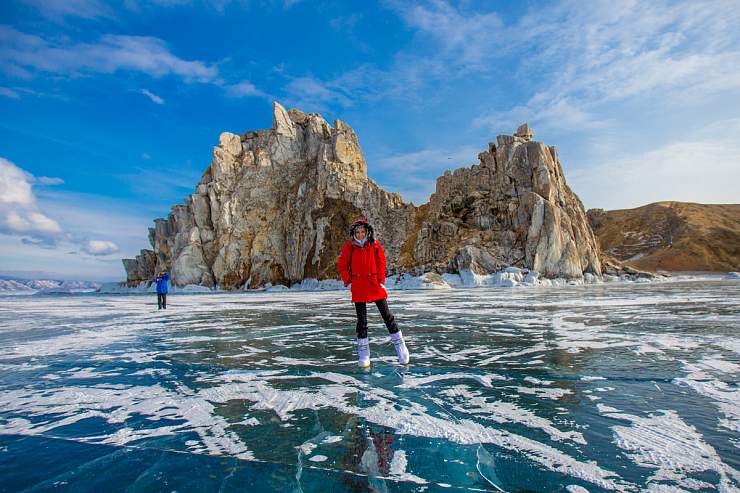 На коньках по льду Байкала