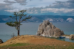 Скала Шаманка на Ольхоне