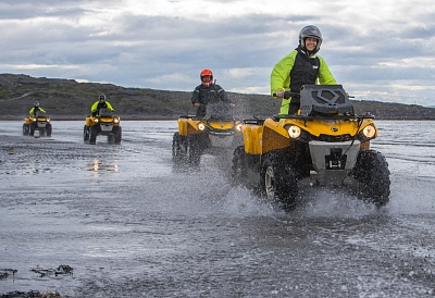 северные дороги и экспедиционная техника в Арктике во время активного путешествия
