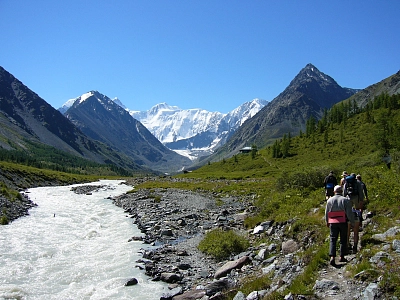 озера и перевалы Алтая на Алтае во время туристического маршрута