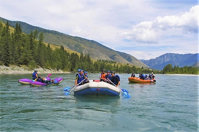 Катунь и горные долины на Алтае во время активного маршрута