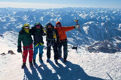 склоны Эльбруса на Эльбрусе во время активного маршрута