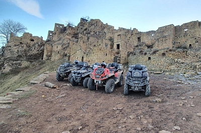 Дербент и бархан Сарыкум в Дагестане во время активного маршрута
