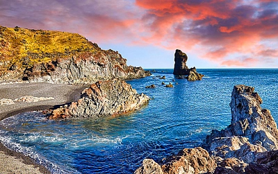 водопады и черные пляжи в Исландии во время активного маршрута