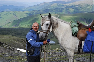 Чуйский тракт на Алтае во время активного маршрута