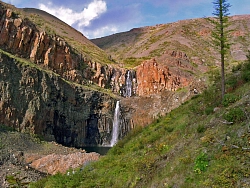 Красные камни в Норильске